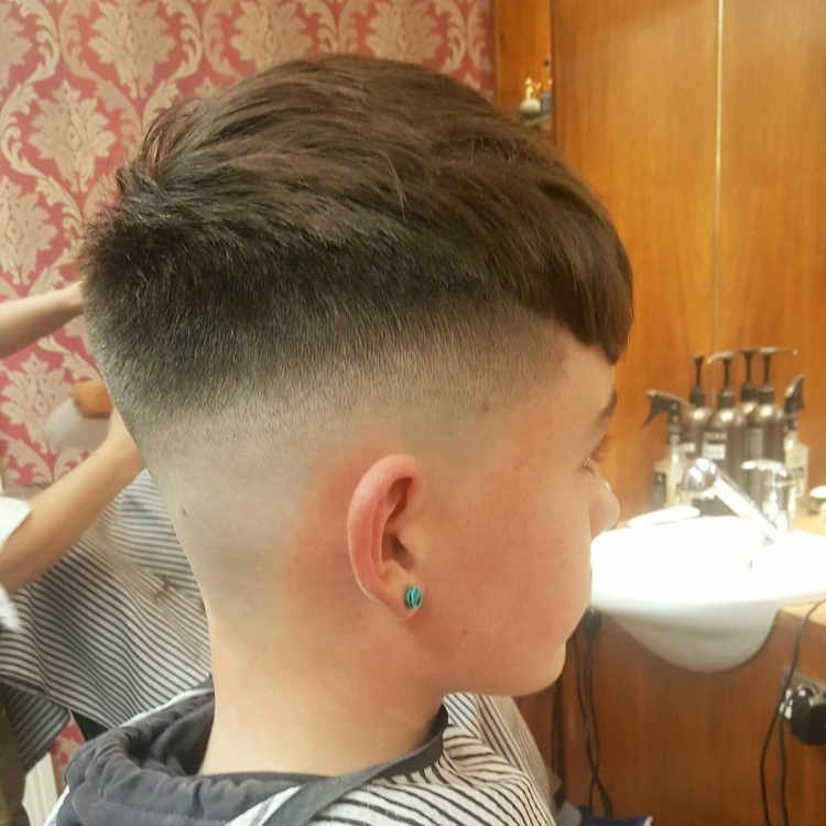 Стрижка под полубокс для мальчиков