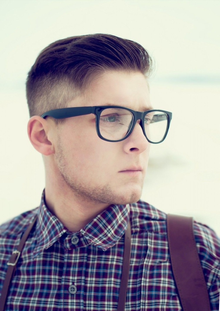 Мужские прически с очками