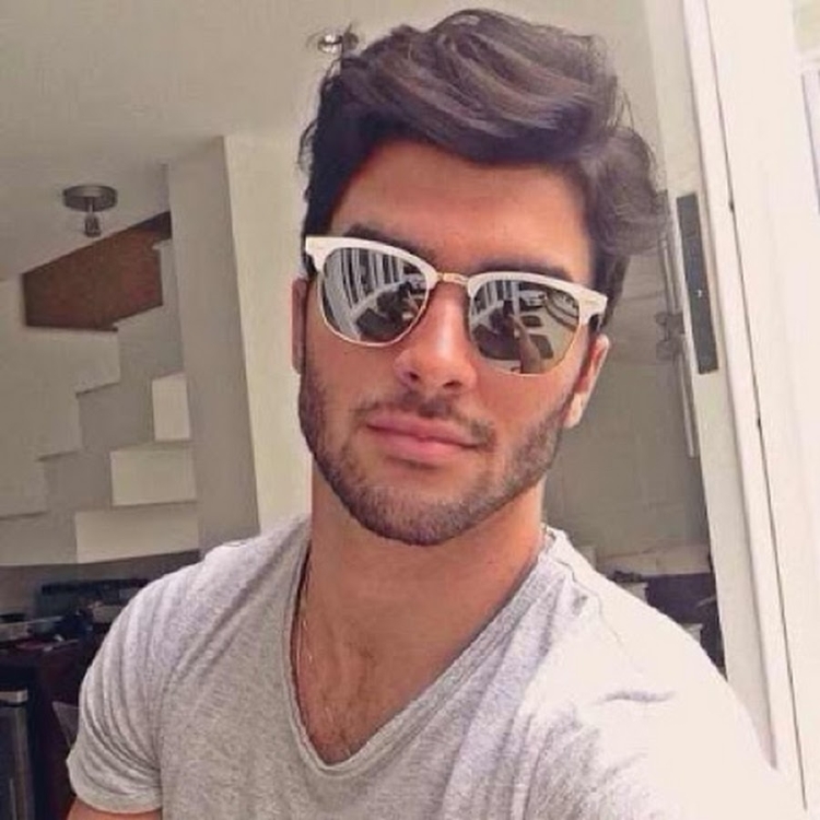 Nick Bateman в очках