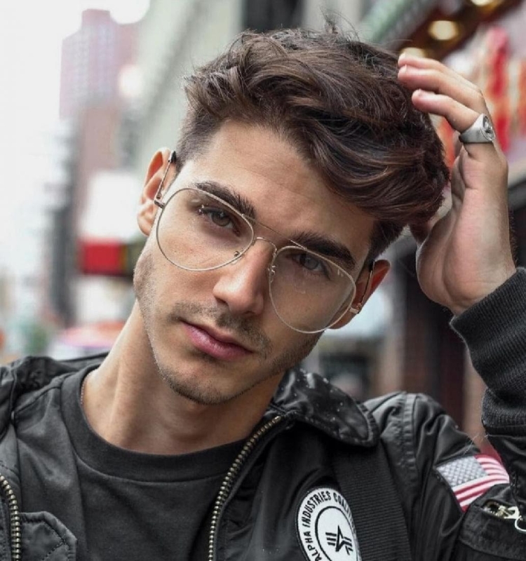 Альваро Рико кудрявый