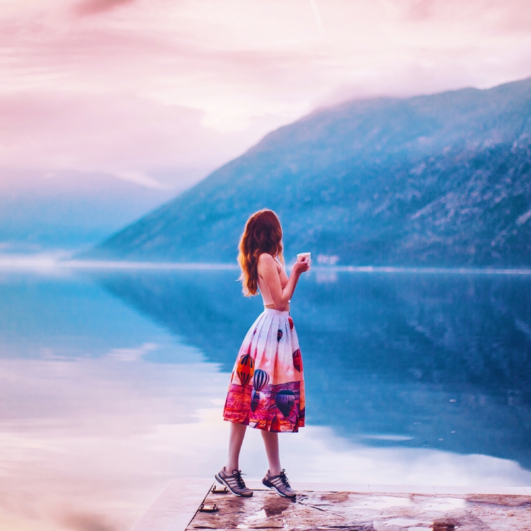 Девушка горы счастье