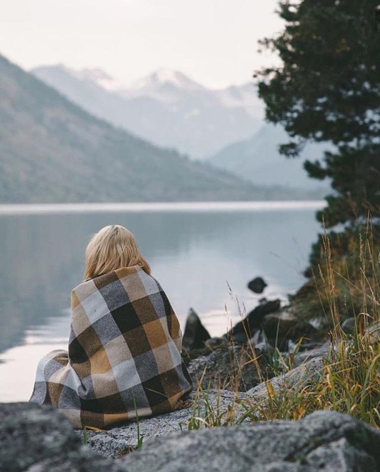 Осень девушка горы