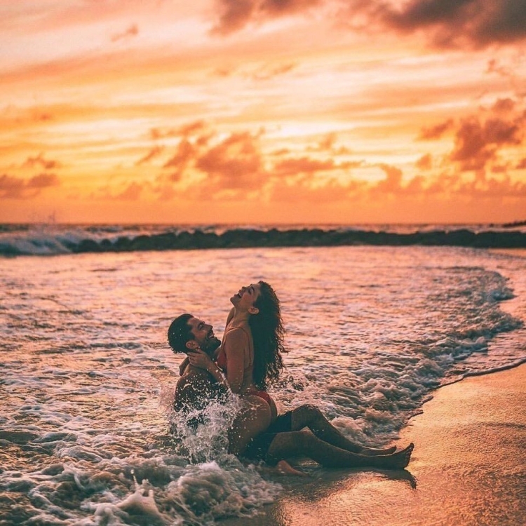 Влюбленные на море