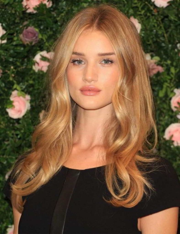 Рози Хантингтон-Уайтли блондинка