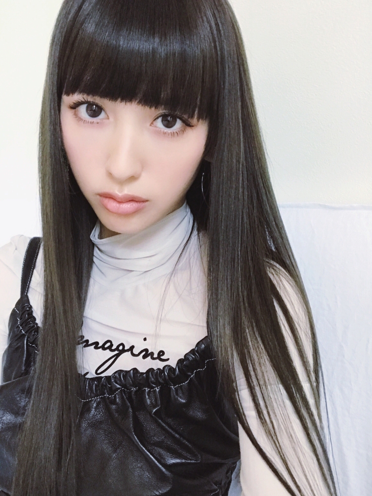 Кореянки с челкой и длинными волосами