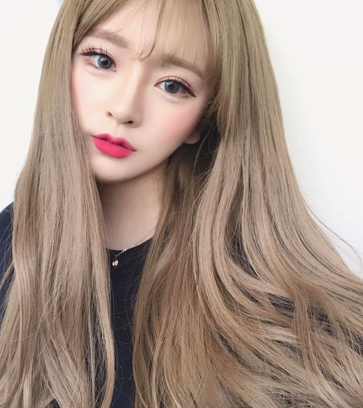 Кореянка Ульзанг светлые волосы