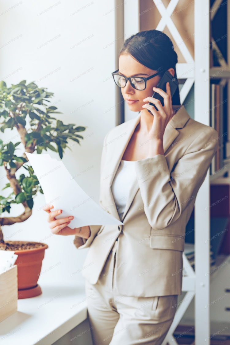 Бизнесвумен в очках