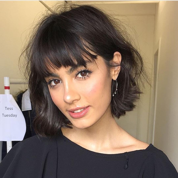 Боб каре с челкой 2022