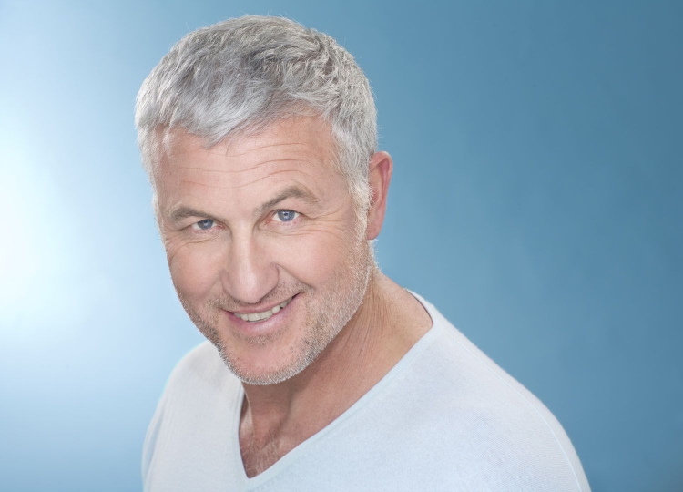 Прически для седых мужчин