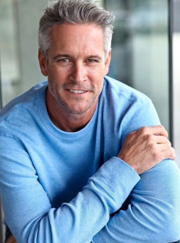 Мужчина средних лет