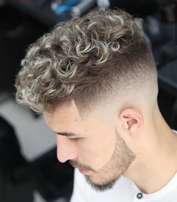 Фейд стрижка кудрявые