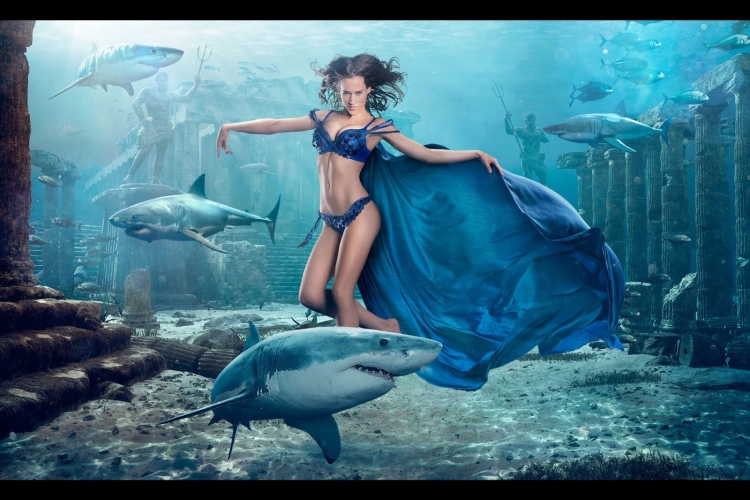 Девушка с рыбой