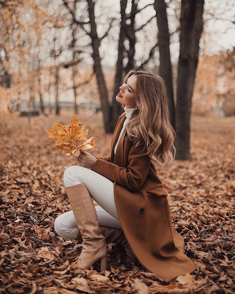 Модные позы для осенних фотографий