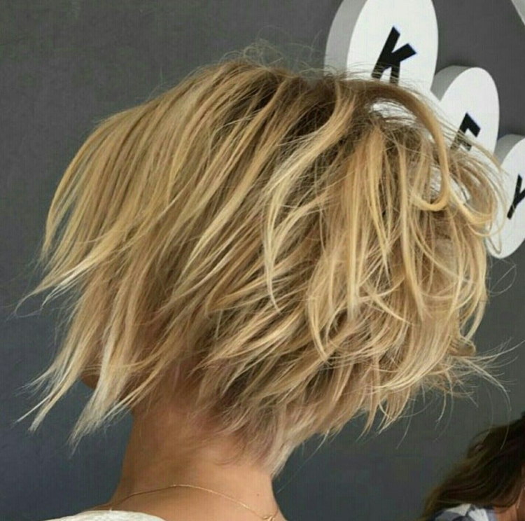 Стрижка Шегги Боб на короткие волосы