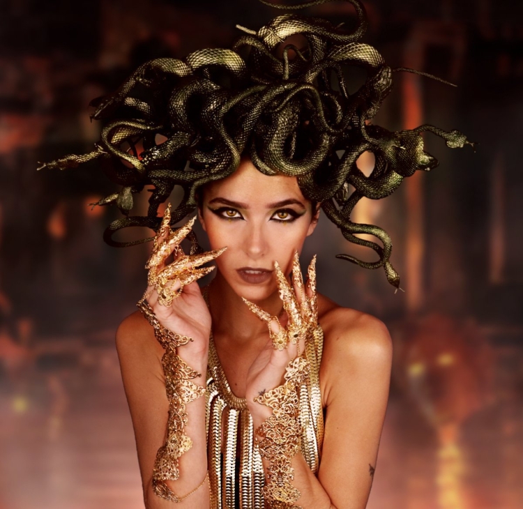 Прическа медуза