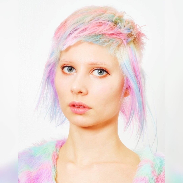 Прическа медуза 2022