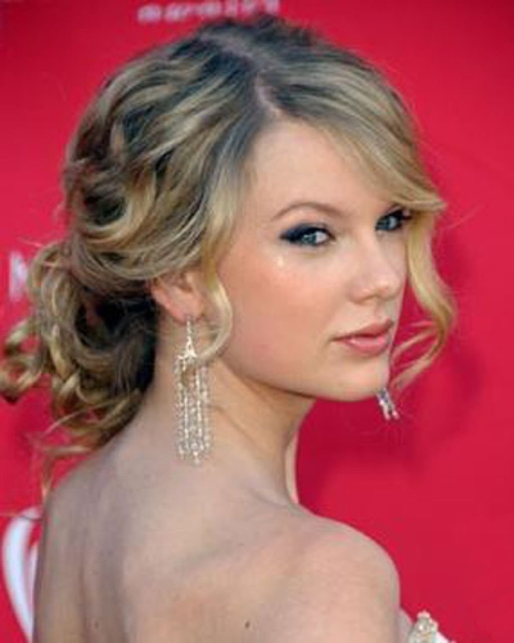 Праздничные прически на тонкие волосы средней длины