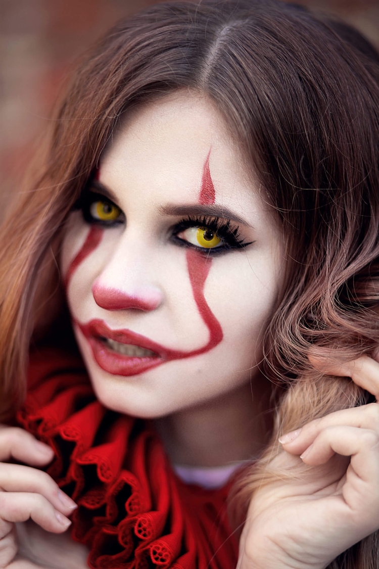 Красный макияж на Хэллоуин