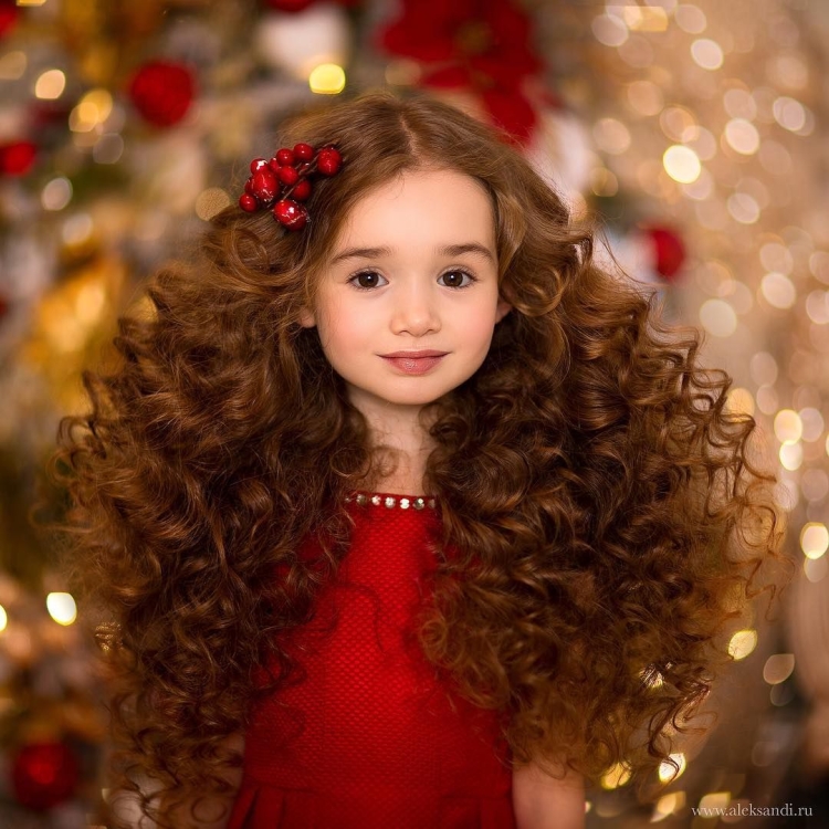 Девочка с кудряшками