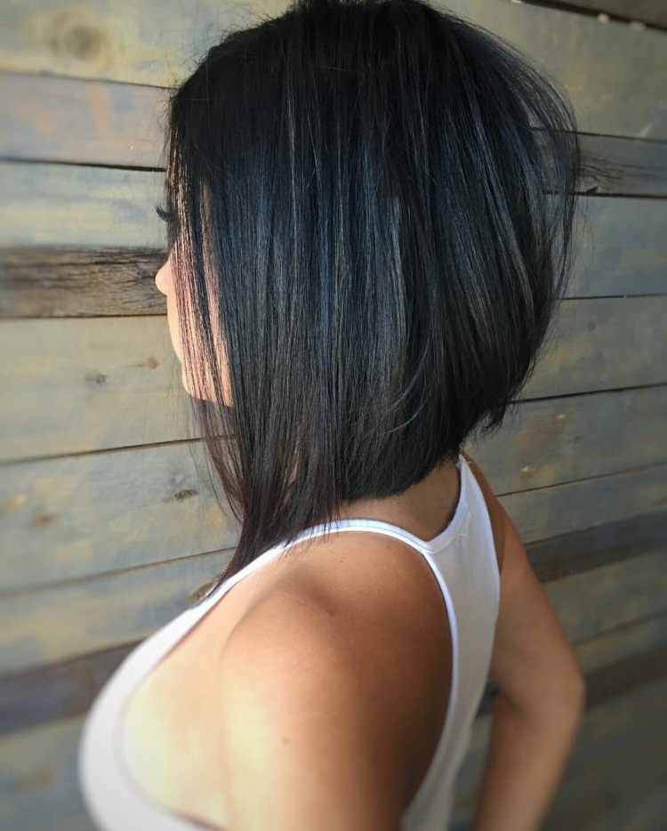 Удлиненное каре закрыта шея