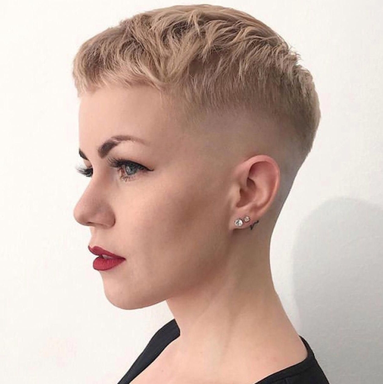 Стрижка фейд женская Пикси