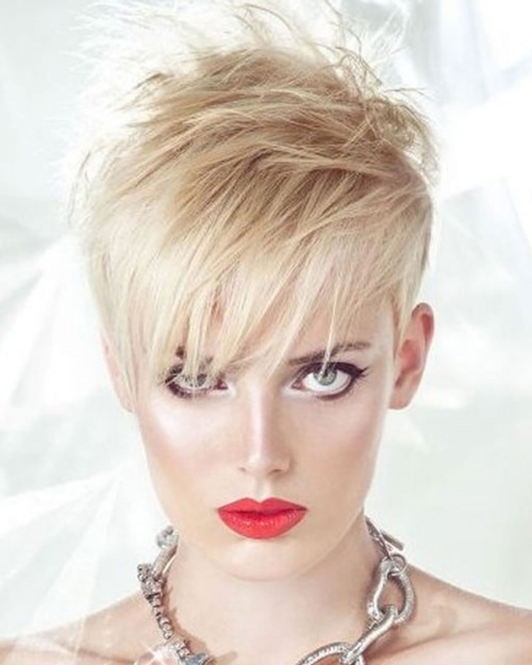 Креативные стрижки для блондинок