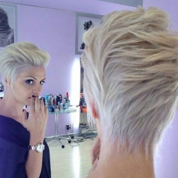 Стрижка Пикси с длинным хвостом