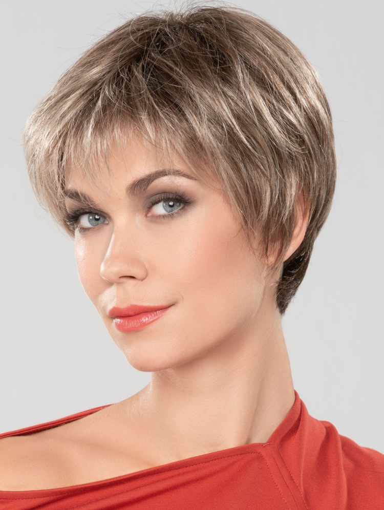 Модельная стрижка женская