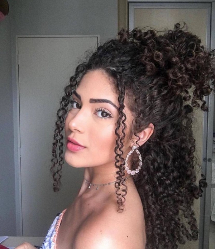 Прическа мелкие кудри