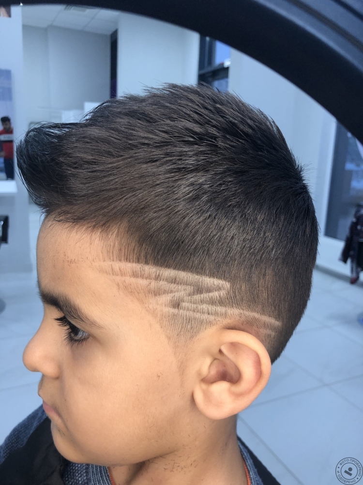 Детские стрижки с полосками