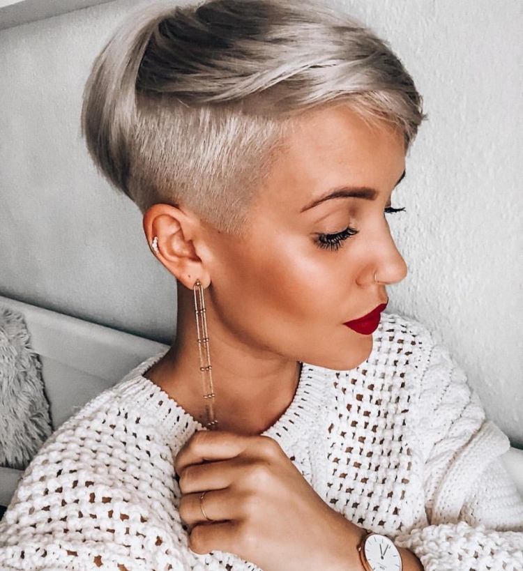 Стильные короткие стрижки для женщин с выбритыми висками