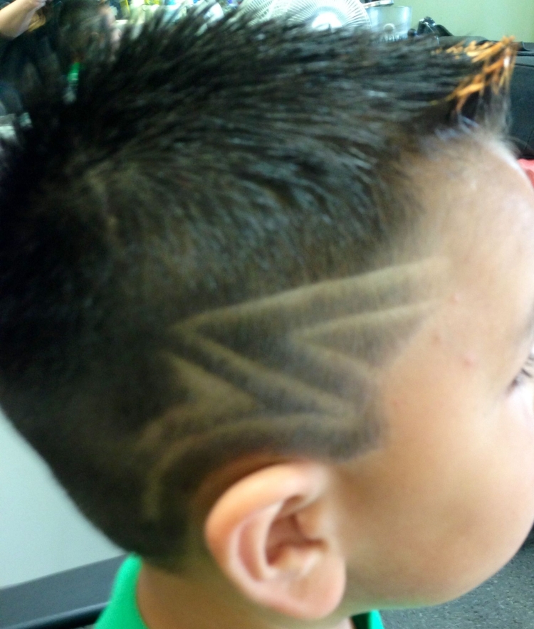 Молния на голове стрижка у мальчика