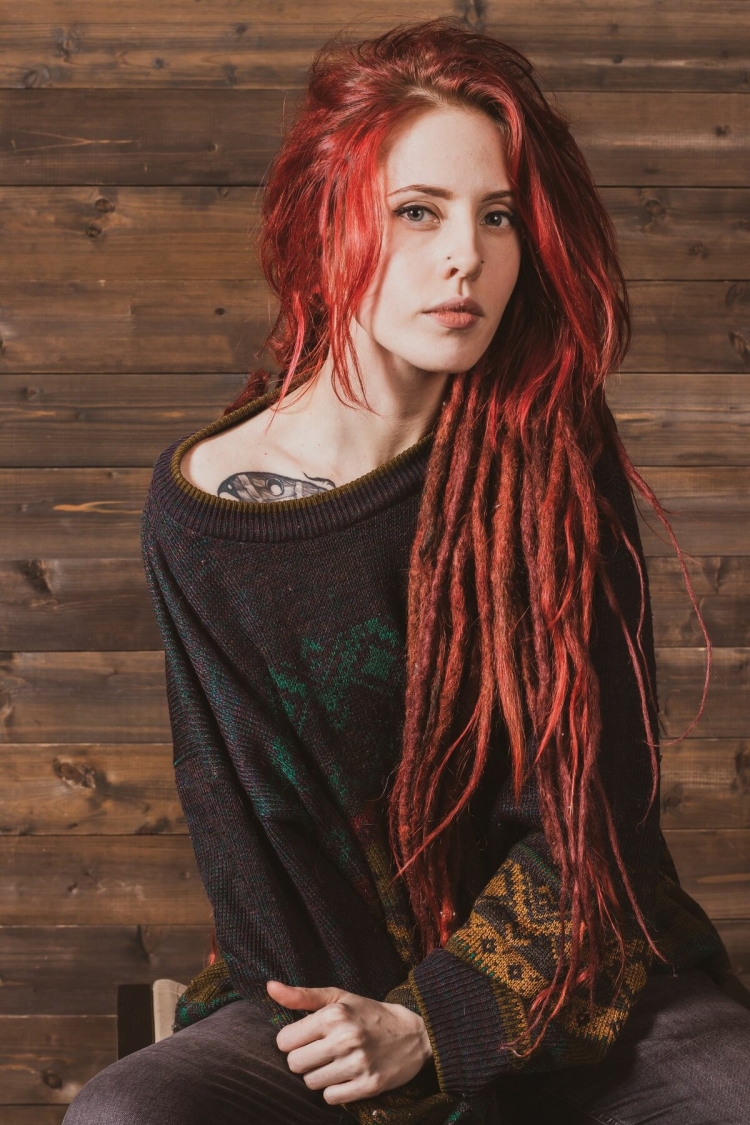 Де дреды тонкие красные