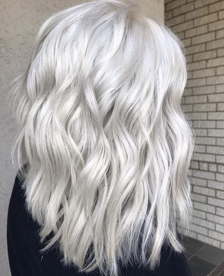 Жемчужно платиновый цвет волос