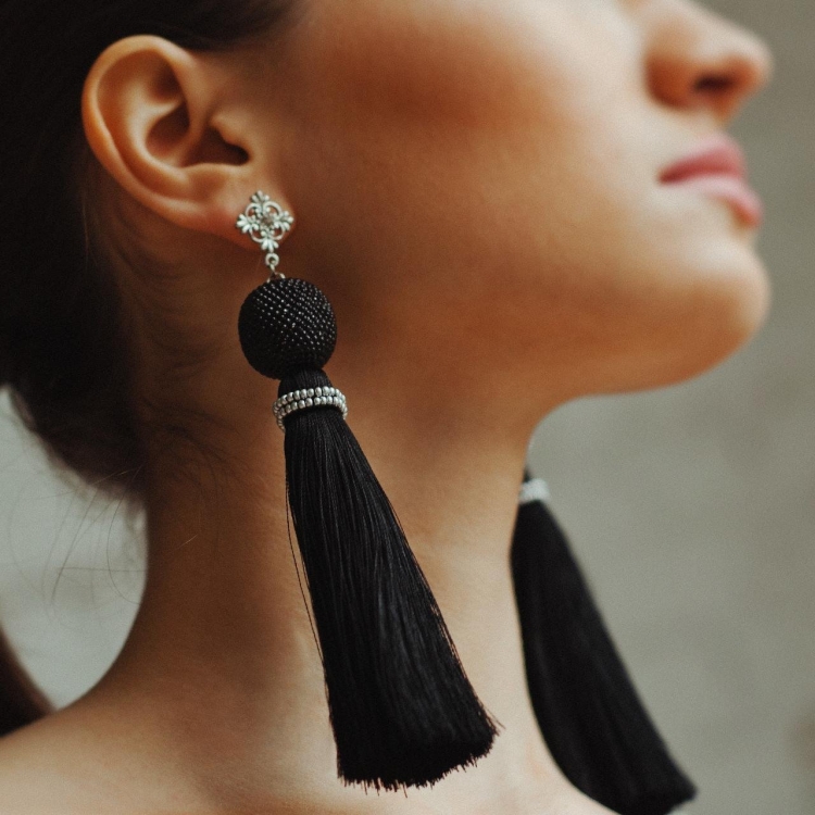 Серьги черные