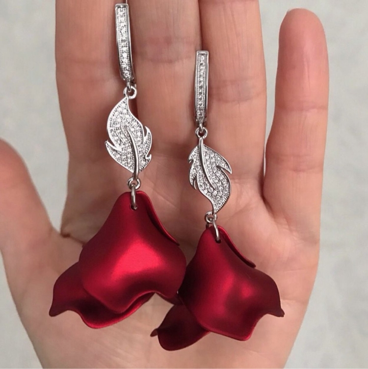 Красные серьги