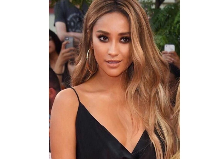 Шей Митчелл блонд