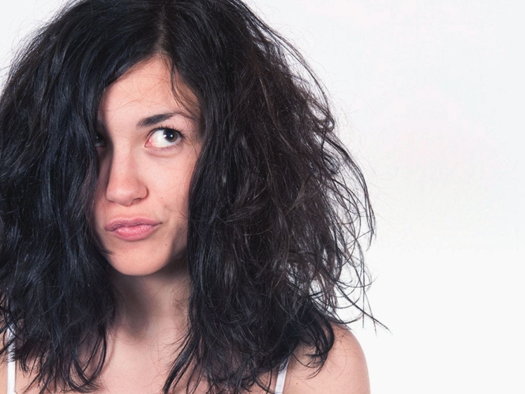 Кудрявые неопрятные волосы