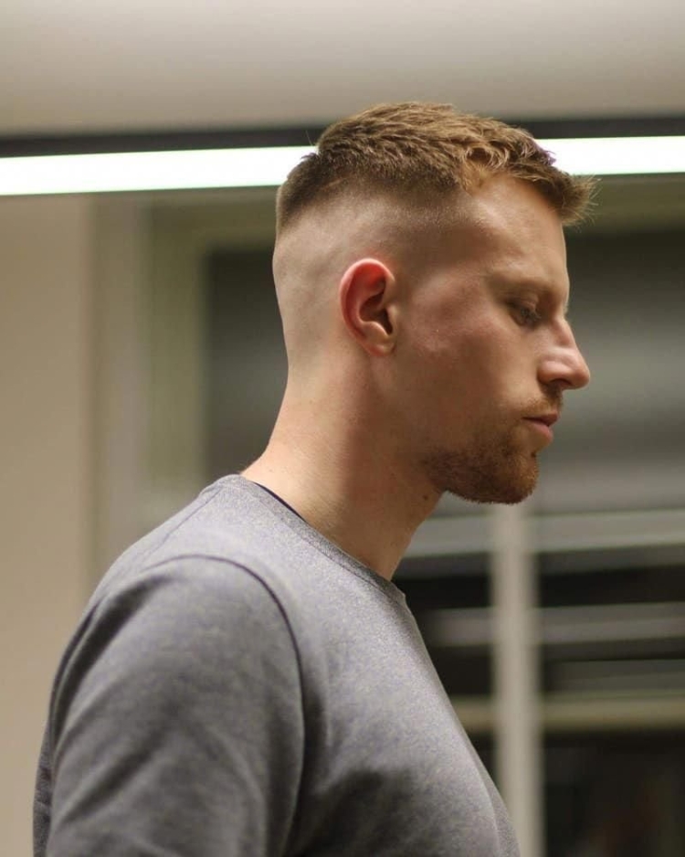 Стрижка фейд полубокс