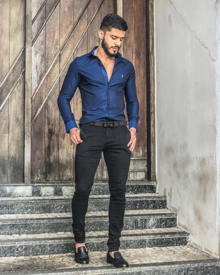 Рубашка к синим брюкам