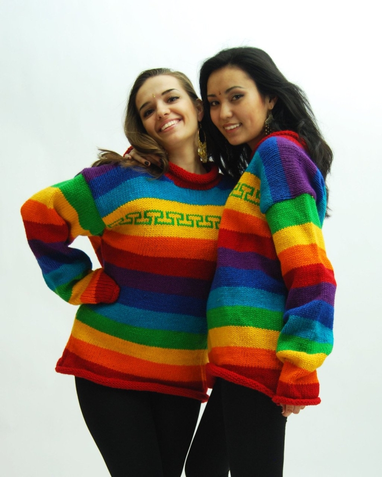 Радужная кофта
