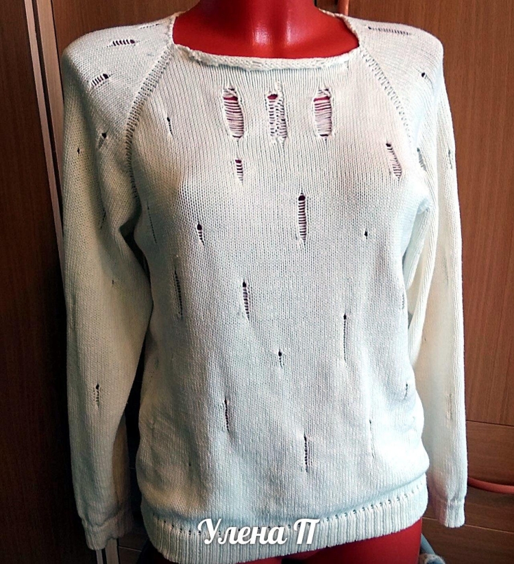 Вязаный свитер с дырками