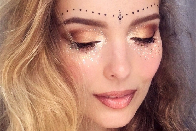 Макияж с точками