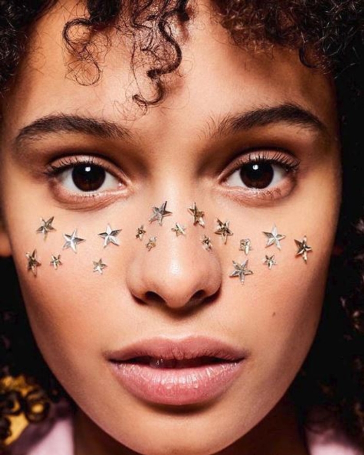 Макияж со звездочками на лице