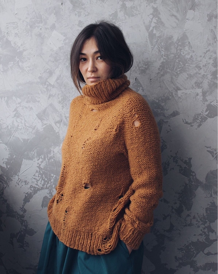 Свитер с дырками женские