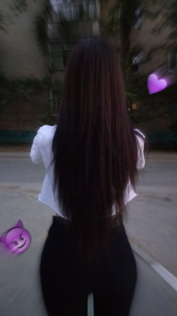 Девочка 15 лет с темными волосами