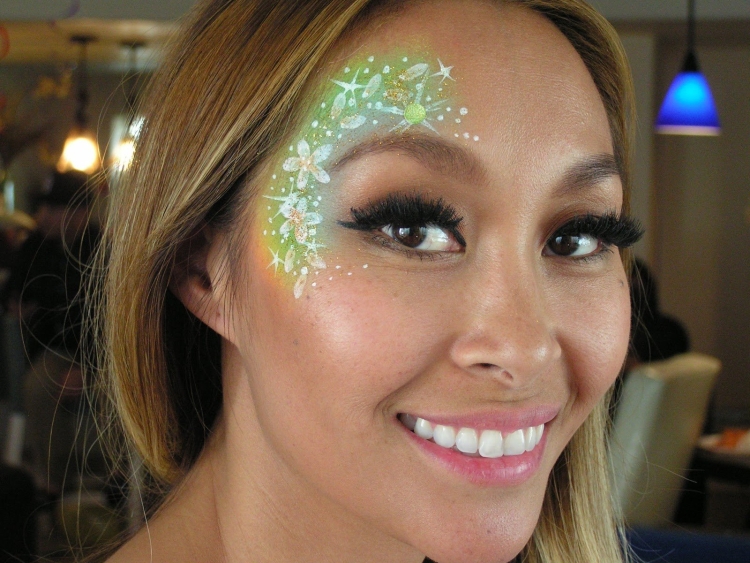 Аквагрим с блестками на лице