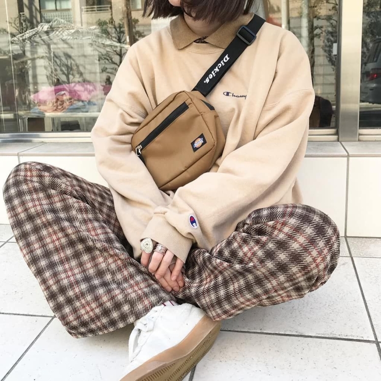 Корейский стиль одежды бежевый