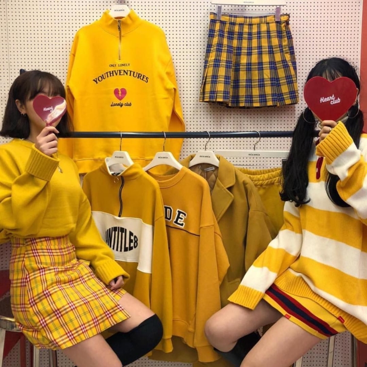 Жёлтая одежда для девушки Эстетика