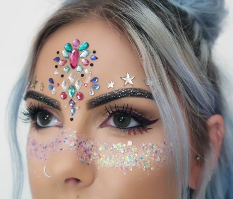 Макияж со стразами
